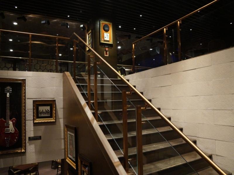 PVD Rose Gold Stainless Steel Starecase Railing with 10mm toughned glass.